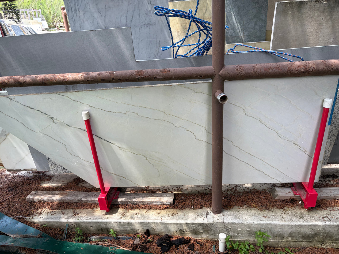 2CM Dumont - Quartzite (56" x 27")