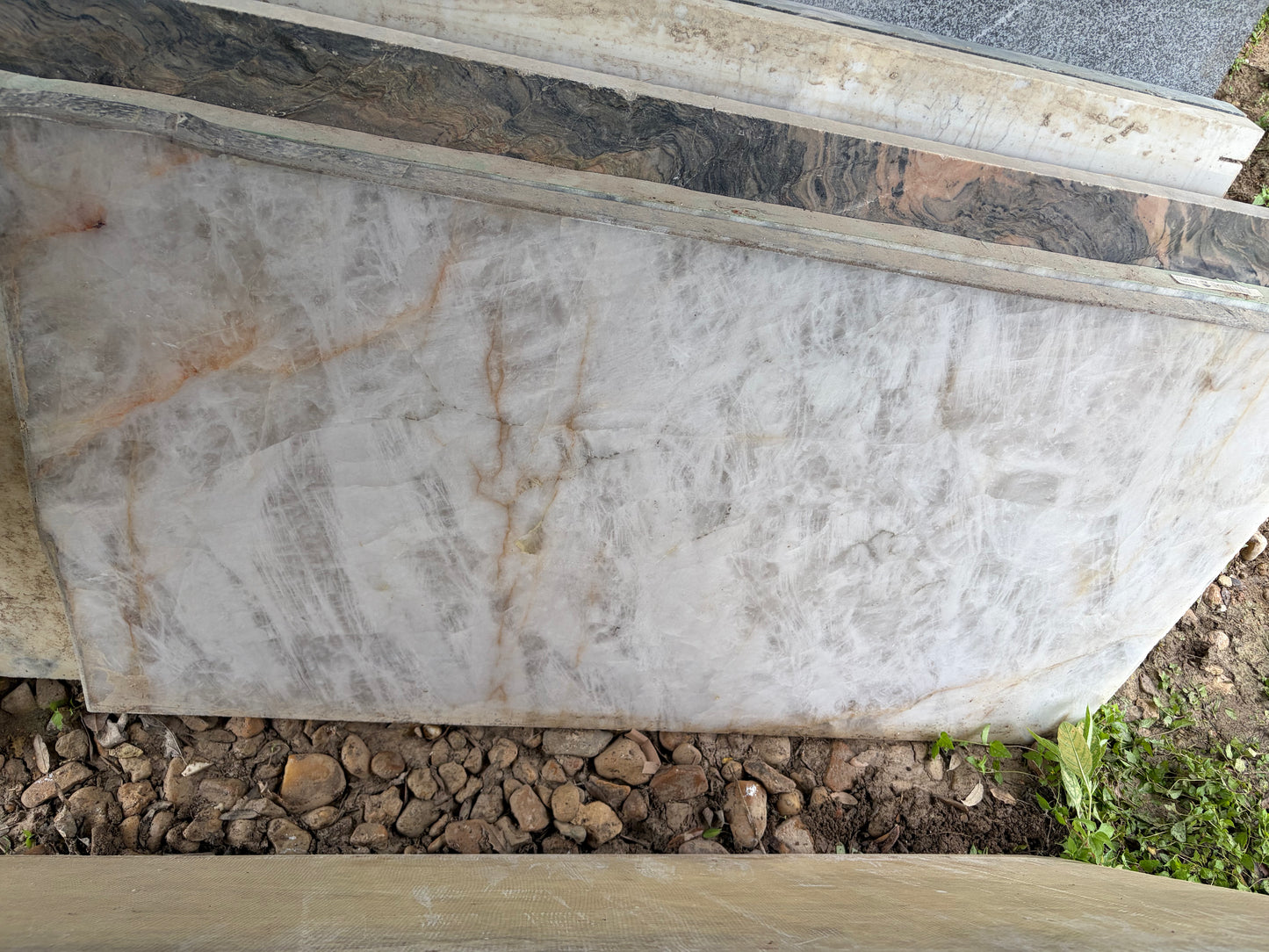 3CM Cristallo - Quartzite (46" x 24")