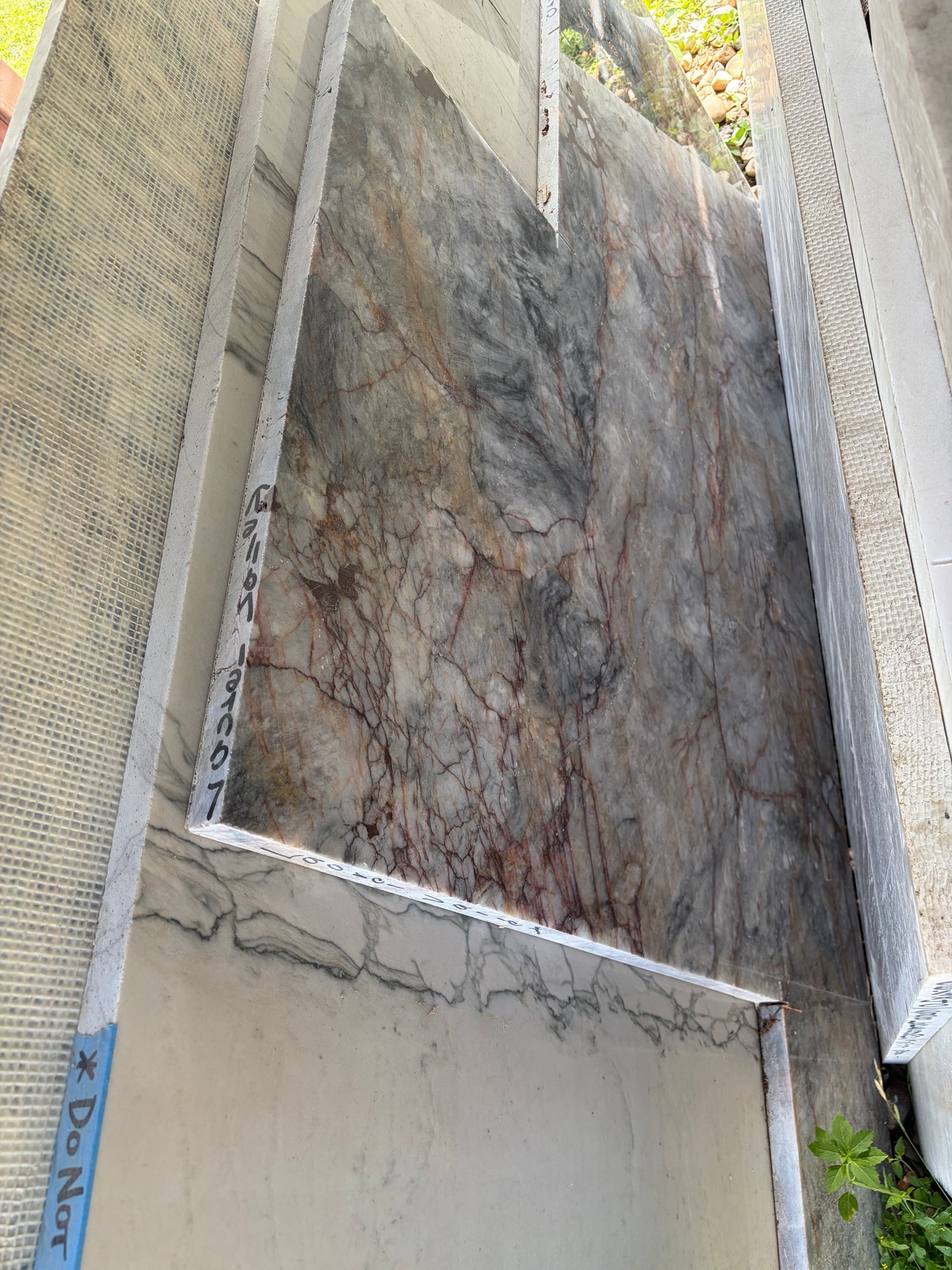 3CM Cristallo Safira - Quartzite (64" x 31")