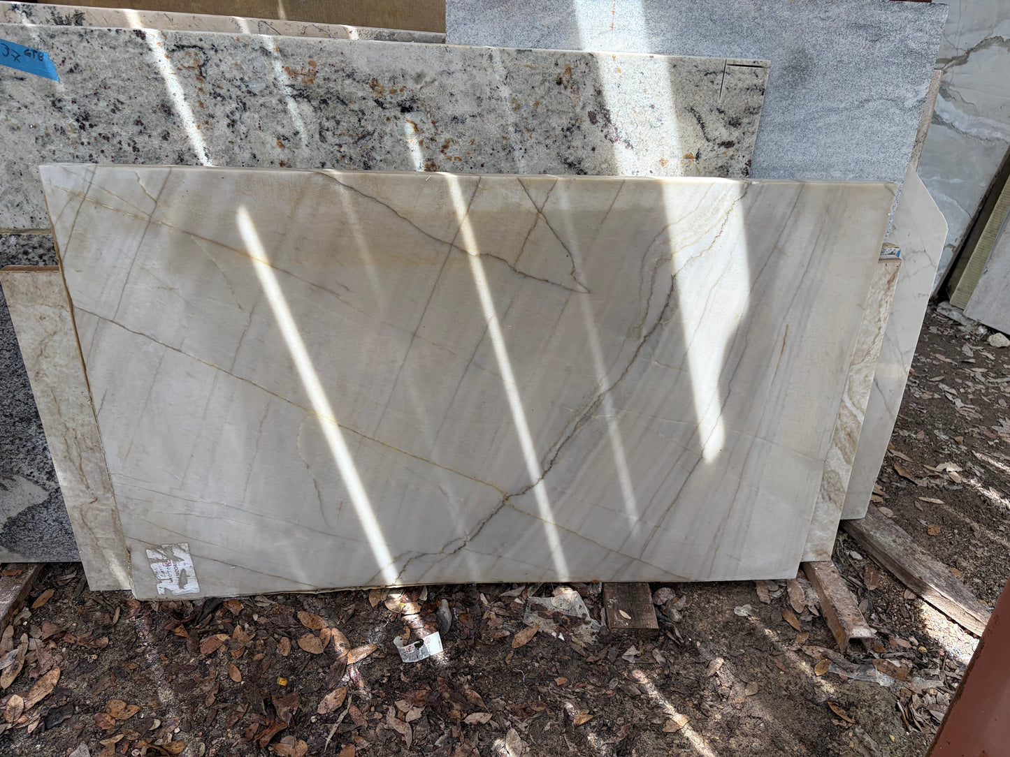 3CM Lavezzi - Quartzite (55" x 31")