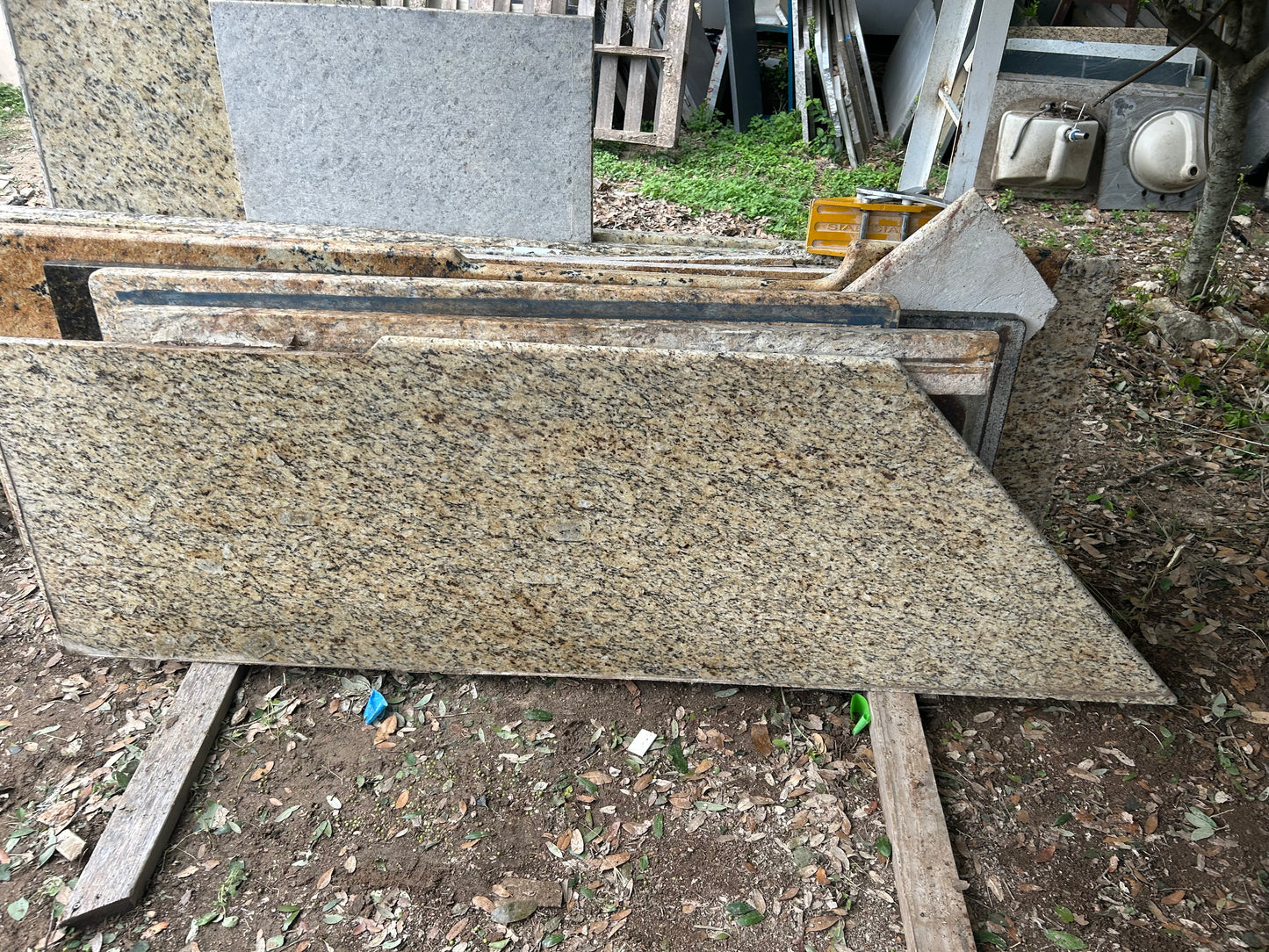 3CM New Venetian Gold - Granite