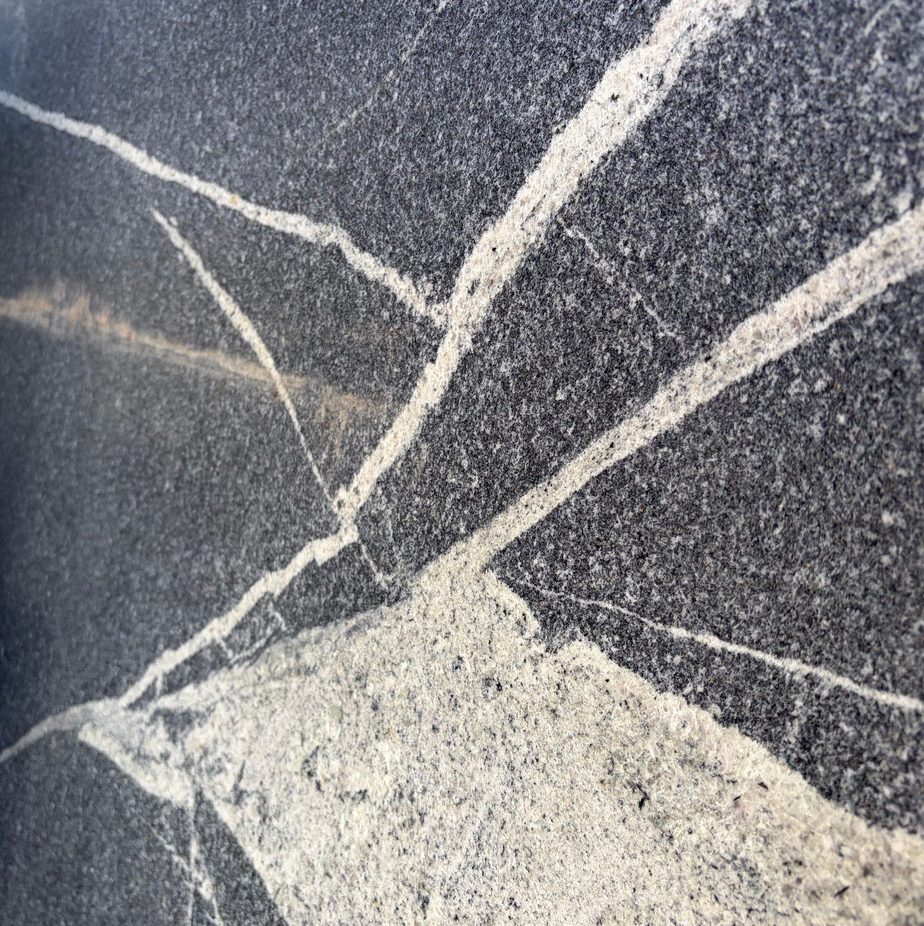 3CM Elegant Grey- Granite (130" x 32")